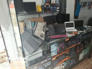  3 محل كمبيوتر للبيع مع كامل البضاعة