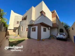  9 فيلا سكنية داخل مقسم راقي طريق شوك خلف سوق مزايا