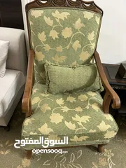  6 طقم كنب ضيوف مقاعد عدد 9 بحاله ممتازه مع طقم طاولات