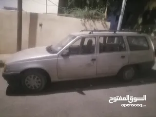  2 أوبل كاديت موديل 91 صالون ميكانيكياتها جيده ولكن بحاجة إلى دهان