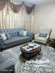  5 كنب تفصيل باللونين السكني والبيج مكون من سبعة  مقاعد بحالة الوكالة جديد
