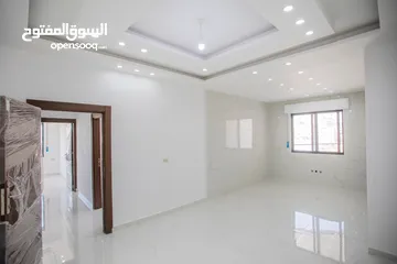  8 شقة فاخرة للبيع بسعر مغررري جدااا طابق اول كاش او اقساط  مع مطبخ راكب هدية من المالك