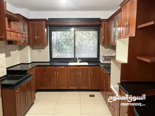  3 شقه ًفارغه للاي في عين منجد  قرب السفاره الاردنيه