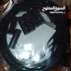  4 احجار قادحات النار و الشرار  عند قيادة دراجه ناريه او سكوتر او بسكليت  عند احتكاك  القدم بالشارع على