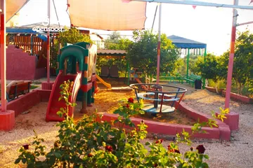  12 منتجع للبيع (مزرعه)