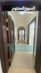  12 شقة طابق اول في عبدون قرب الملكية الاردنية للايجار مساحة الشقة 225 متر مربع.