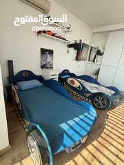  4 سرير أطفال شكل سيارة عدد 2 للبيع
