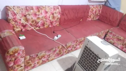  2 طقم كنب للبيع تفضيل خليجي  خشب سويدي
