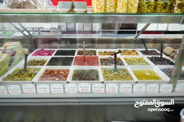  6 محل تجاري في موقع مميز وحيوي جدا للبيع
