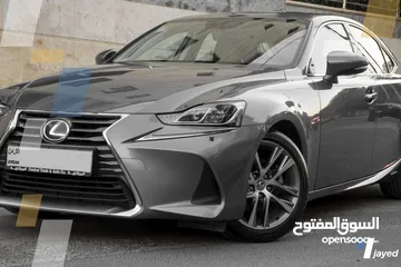  2 Lexus IS300H 2018 - للبيع