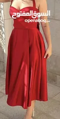  1 فستان الاحمر الجذاب