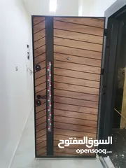  14 شقه 205م طابق ارضي مدخل خاص وكراج خاص وساحه للبيع على شارع البترا شرق اربد مول قراند وكازيه الرجوب