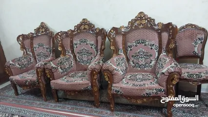  1 طقم عرفة ضيوف للبيع حفر خشب ثقيل بحالة جيد جدا