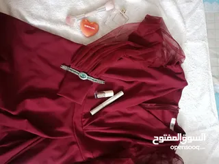  3 فستان سهرة ناعم  لون برغندي  قصة كريس  للبيع