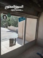  2 باب المنيوم مترين في مترين ونصباب المنيوم مترين في مترين ونص مع كل ما أغراضه والسكك والتيوبات الجنب
