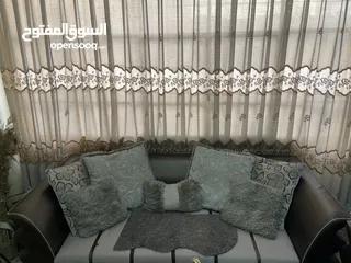  2 طقم كنب فاخر مستعمل + طاولة وسط + طاولتين جانبيتين + سجاد + برادي للبيع