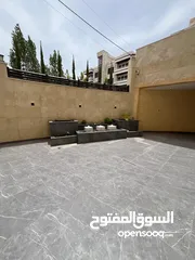  2 شقة شبه أرضي فاخرة 240م + ترس خارجي 200م في أرقى مناطق ضاحية النخيل - طريق المطار!