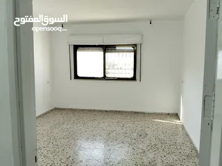  3 شقة للايجار حلحول الشارع الرئيسي