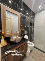  7 شقة مميزة للبيع طابق شبه أرضي 180م داخلي/ 130م خارجي في أجمل مناطق عبدون / ref 9356