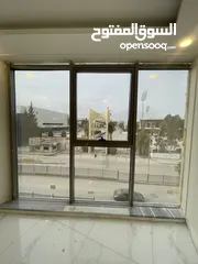  11 مكتب تجاري مميّز للإيجار في أقوى مناطق اربد حيوياً و أجملها بجانب مواقف ارابيلا مول