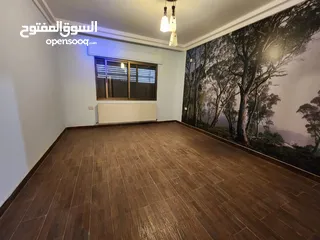  13 شقة مع روف منفصل فارغة للبيع في حي الصحابة - ref : 14580
