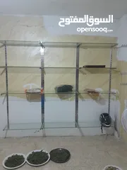 1 رفوف كزاز بحالت الوكاله للبيع بداعي السفر  يصلح لمحل