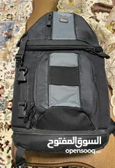  1 حقيبه ظهر خاصه للكاميرات ماركه Lowepro