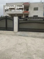  3 بيت مستقل  4 غرف نوم ماستر روم 4 واجهات حجر بلكونات صالات كراج خزان ماء تدفئه سور حديقه عزل اطلاله ح