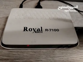  1 رسيفر غزال R 7100 شبه جديد عليه 12 الاشتراك