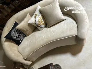  1 كنبة تصلح للديكور
