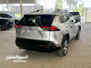  17 تويوتا راف فور ((2021)) XLE بريميوم، بطاريه ليثيوم، فل كامل، فورويل، حرة، بحالة الوكاله، بسعر مميز..