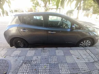  2 2015 Nissan Leaf 10 bar
