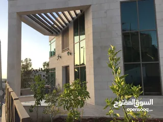  3 فيلا تجاريه تصلح ل مطعم او مركز تجميل او مركز طبي او محل ملابس او شركة