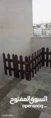  18 أكواخ خشبية وبيوت للحيوانات