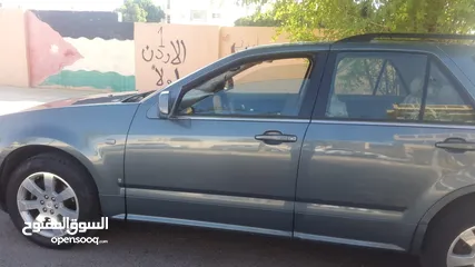  8 سيارة كاديلاك نوع SRX موديل 2006 بحالة جيدة جداً تتميز بداخلية نظيفة جداً