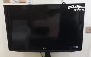  2 32 Inch LCD TV ( LG ) with Stand