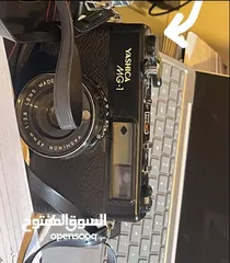  1 كاميرا فنتيج قديمة Yashica mg-1 جلد باللون الأسود معها حزامها شغالة للبيع ب 50 دينار بدون شريط فيلم