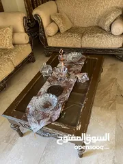  3 غرفة ضيوف مع طاولة سفرة