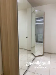  1 خزانة ملابس