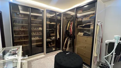  1 خزانة ملابس نظام دريسنج روم مع تواليت وبفة وسطية للبيع