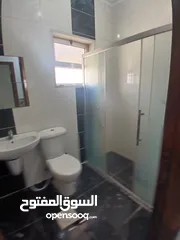  11 شقه فارغه للإيجار الجبيهه