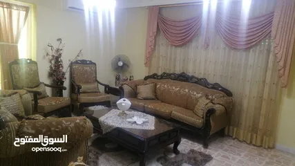  5 طقم كنب للبيع مع برادي مستعمل