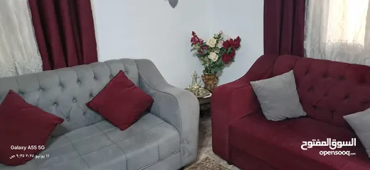  3 طقمين كنب وطاولات وبرادي