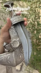  5 خنجر ب قرن جميله قديمه ثقيله عليها قرن زراف الافريقي