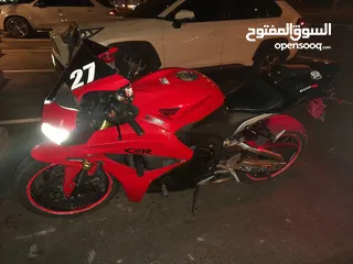  1 هوندا cbr600rr عداد 45  الف 2012 تحويل مرور.  دفتر فى سنه