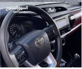  4 Toyota Hilux Pickup 2017