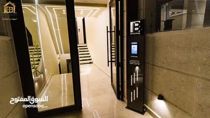  25 شقة لقطة للبيع طابق ارضي مع حديقة شارع المطار النخيل  شقة مساحة 185م وترس خارجي 220 م وكراج مستقل