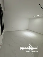  8 شقة فاخره طابق اول  مساحه 200 م / رجم عميش - حي الصحابه