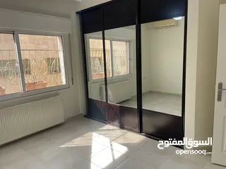  8 شقة للإيجار في منطقة ام السماق مساحة 220