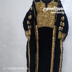  3 فساتين وثواب اي واحد خمسه دنانير